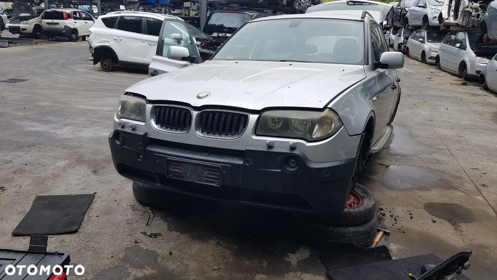 BMW X3 E83 2.0 PRZED LIFT TITANSILBER  BLOTNIK PRZOD PRAWY LEWY - 7