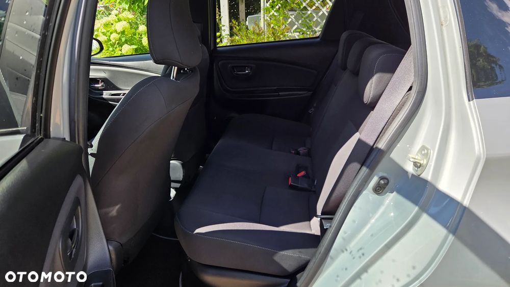 Toyota Yaris Hybrid 100 Selection Platinum - 16