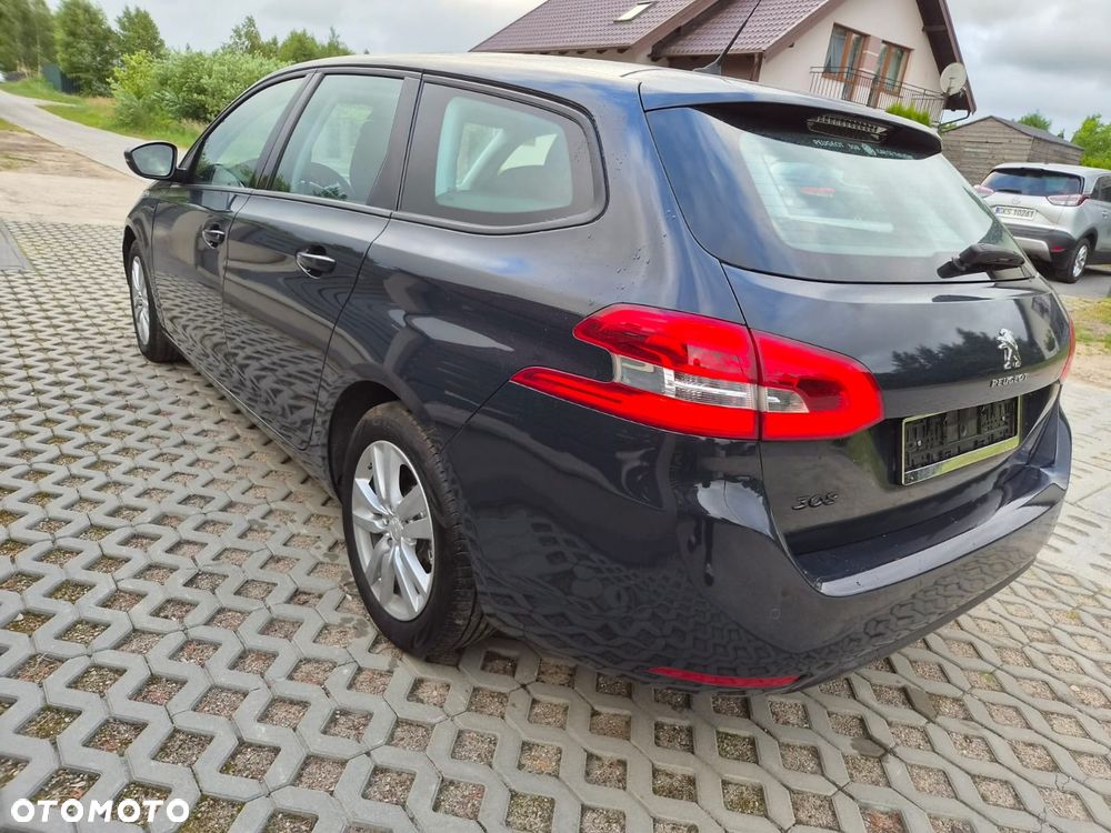 Peugeot 308 - 8