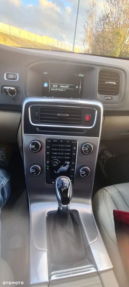 Volvo V60 D4 Geartronic Kinetic - 11