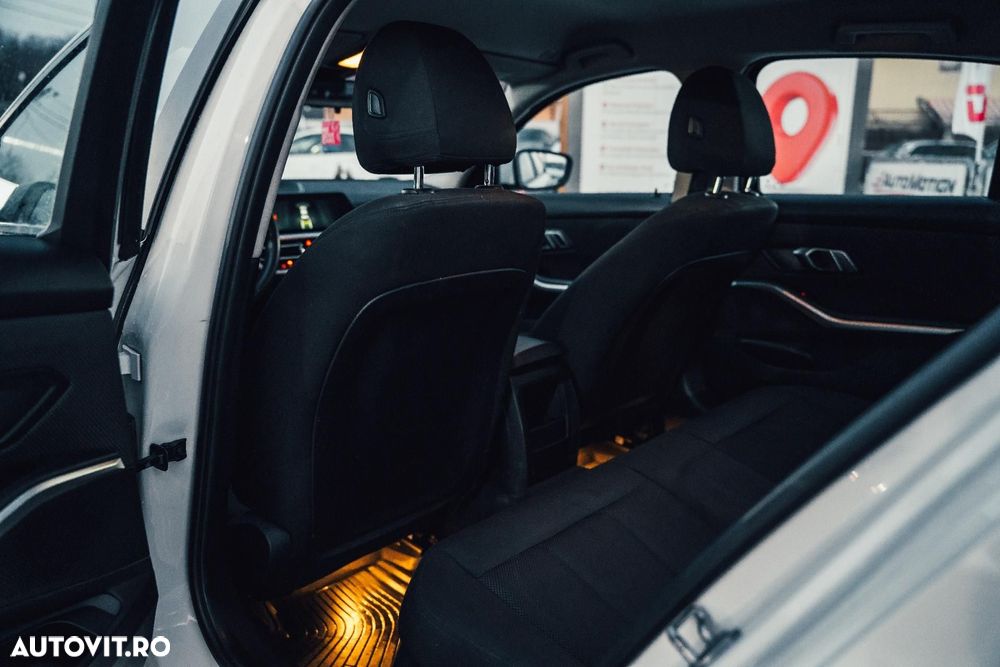 BMW Seria 3 320d xDrive Aut. - 25