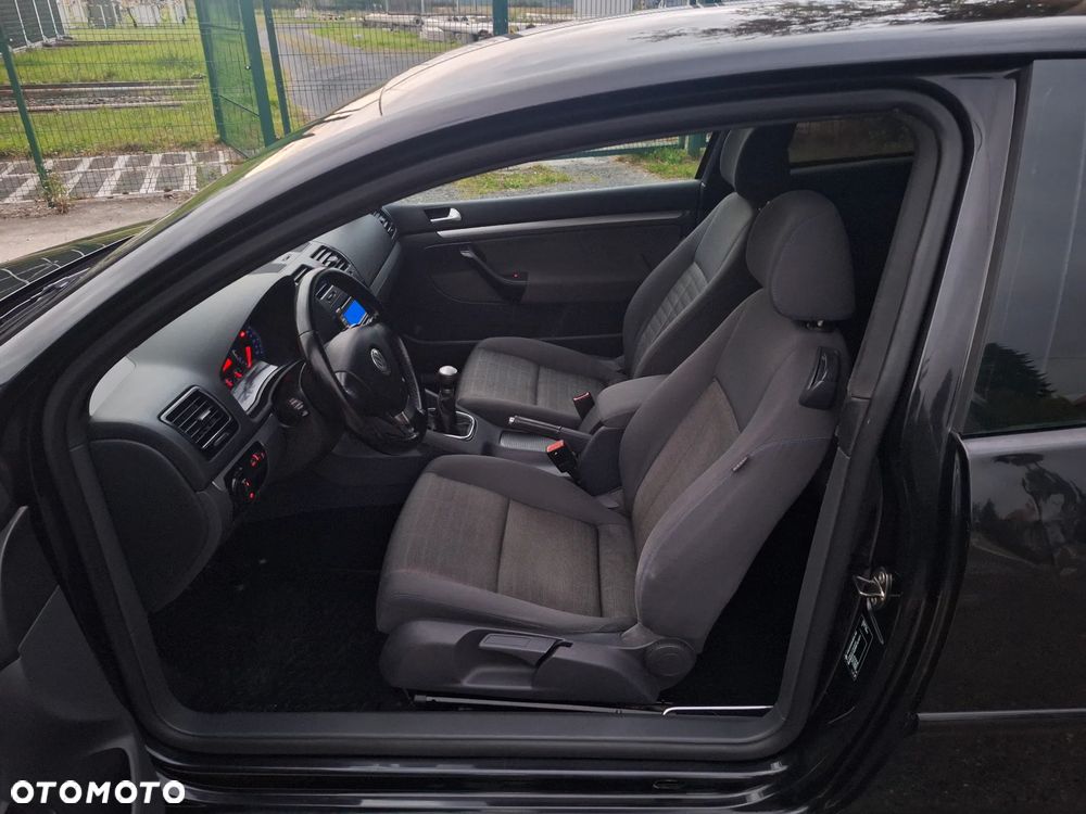 Volkswagen Golf - 6