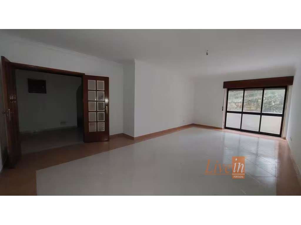 Apartamento T2 com Arrecadação em Mem Martins - Grande imagem: 3/10