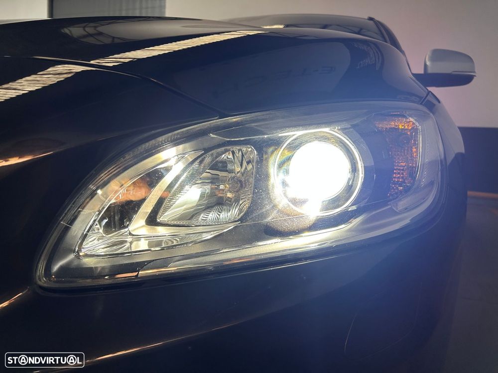 Volvo V60 2.0 D3 R-Design - 5