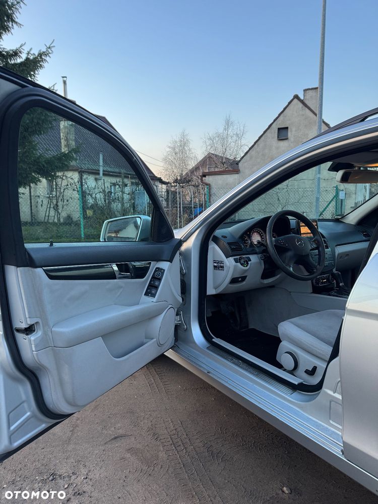 Mercedes-Benz Klasa C 220 CDI DPF Automatik - 15