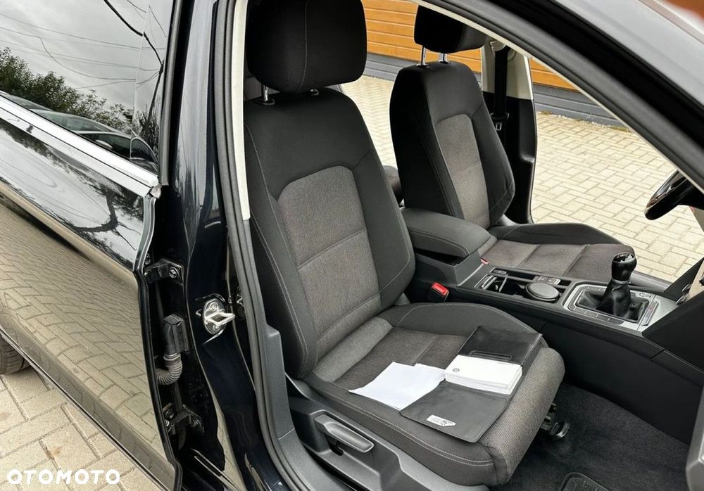 Volkswagen Passat - 22