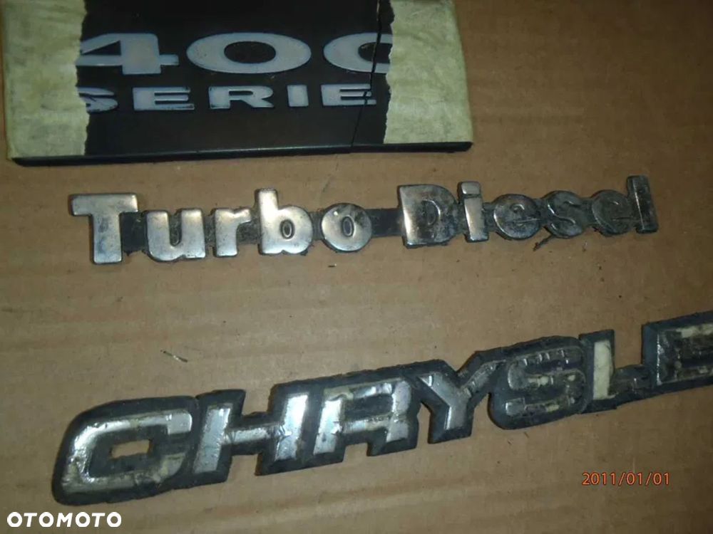 logo emblemat z maski napis voyager chrysler turbo diesel 92r - 8