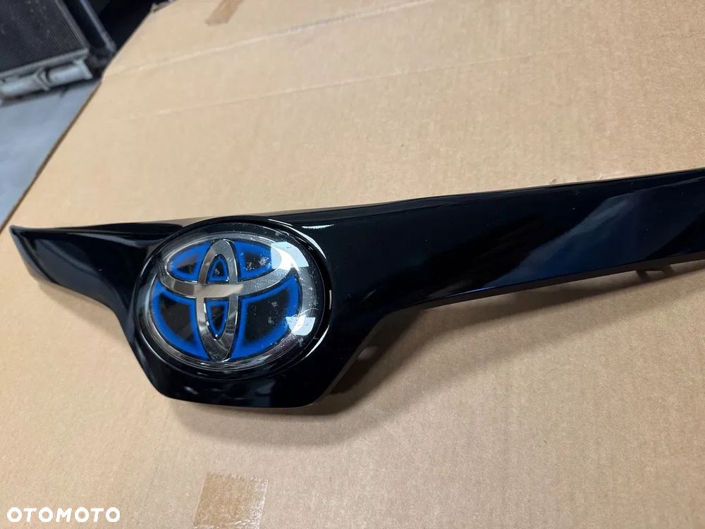 Toyota corolla e21 atrapa przód hybryda