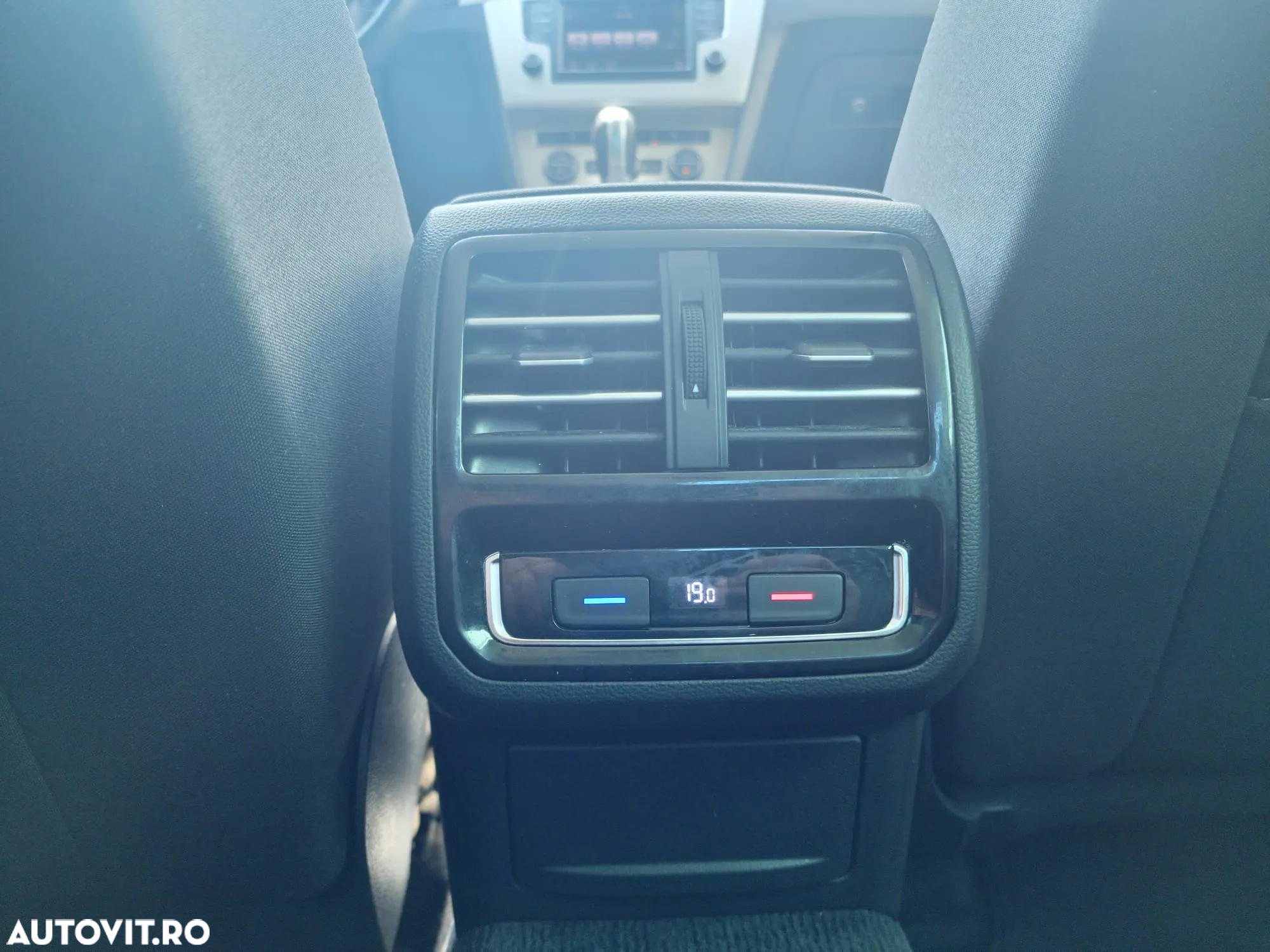 Volkswagen Passat 2.0 TDI DSG Highline - 16