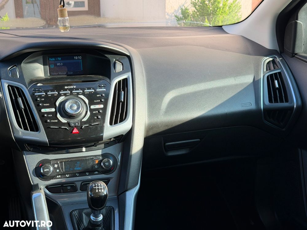 Ford Focus 1.6 TDCI DPF Champions Edition - 17