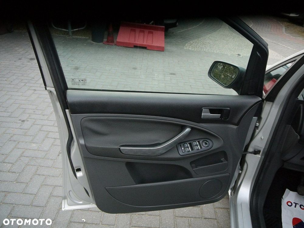 Ford C-MAX 1.8 Ambiente - 28