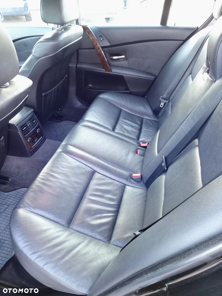 BMW Seria 5 525d - 13