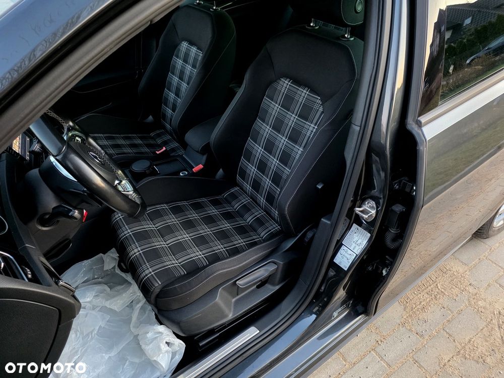 Volkswagen Golf - 13