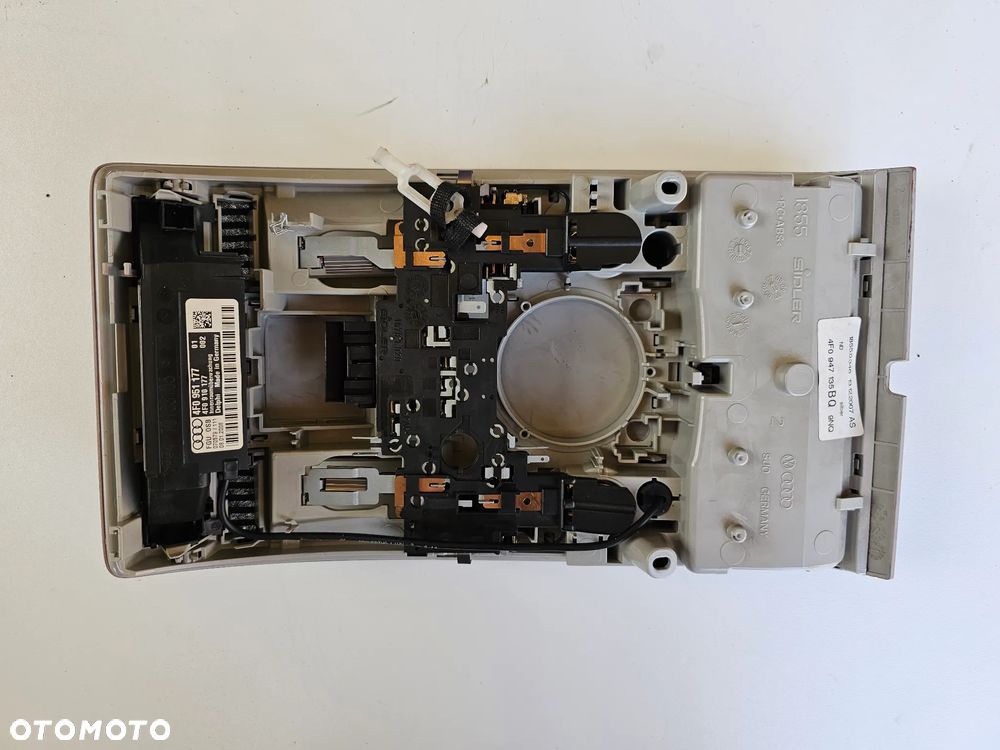 LAMPKA PODSUFITKI AUDI A6 C6 4F0947135BQ - 3