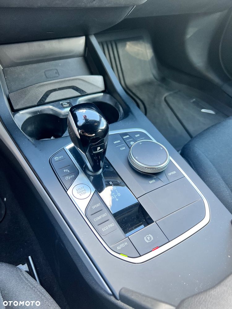 BMW Seria 2 220i - 11