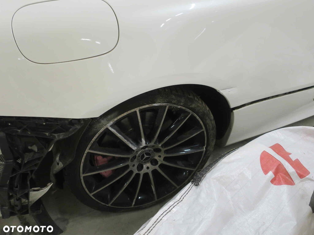 Mercedes-Benz Klasa E 400 4Matic Coupe 9G-TRONIC AMG Line - 17