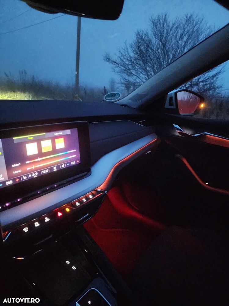 Skoda Octavia 2.0 TDI STYLE DSG - 24