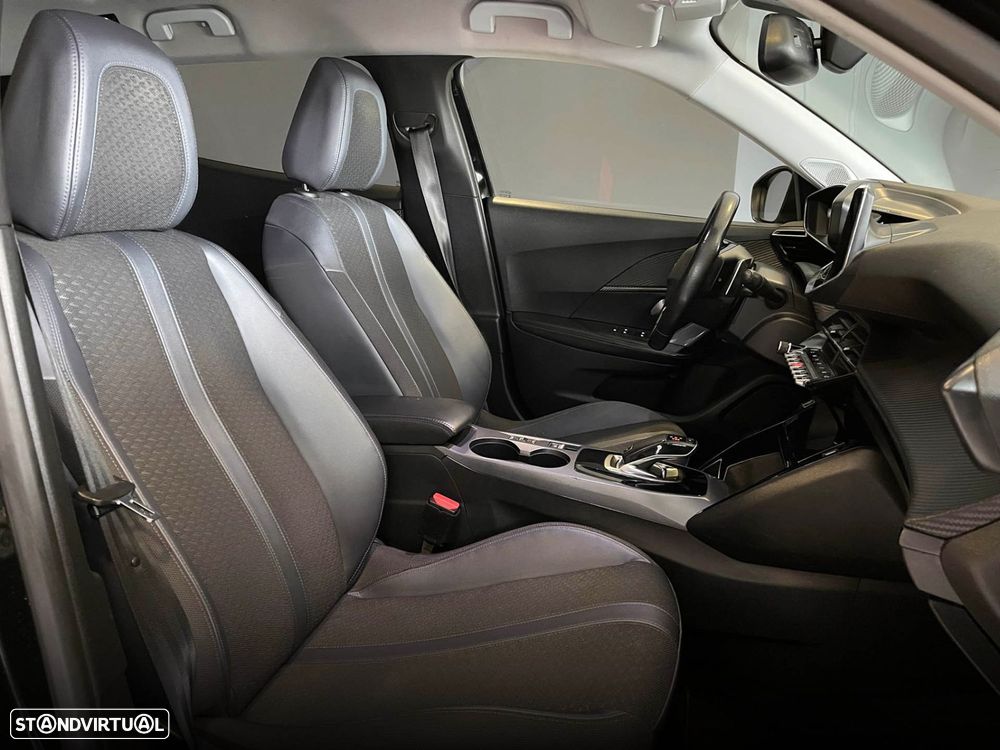 Peugeot 2008 1.2 PureTech Allure Pack EAT8 - 30
