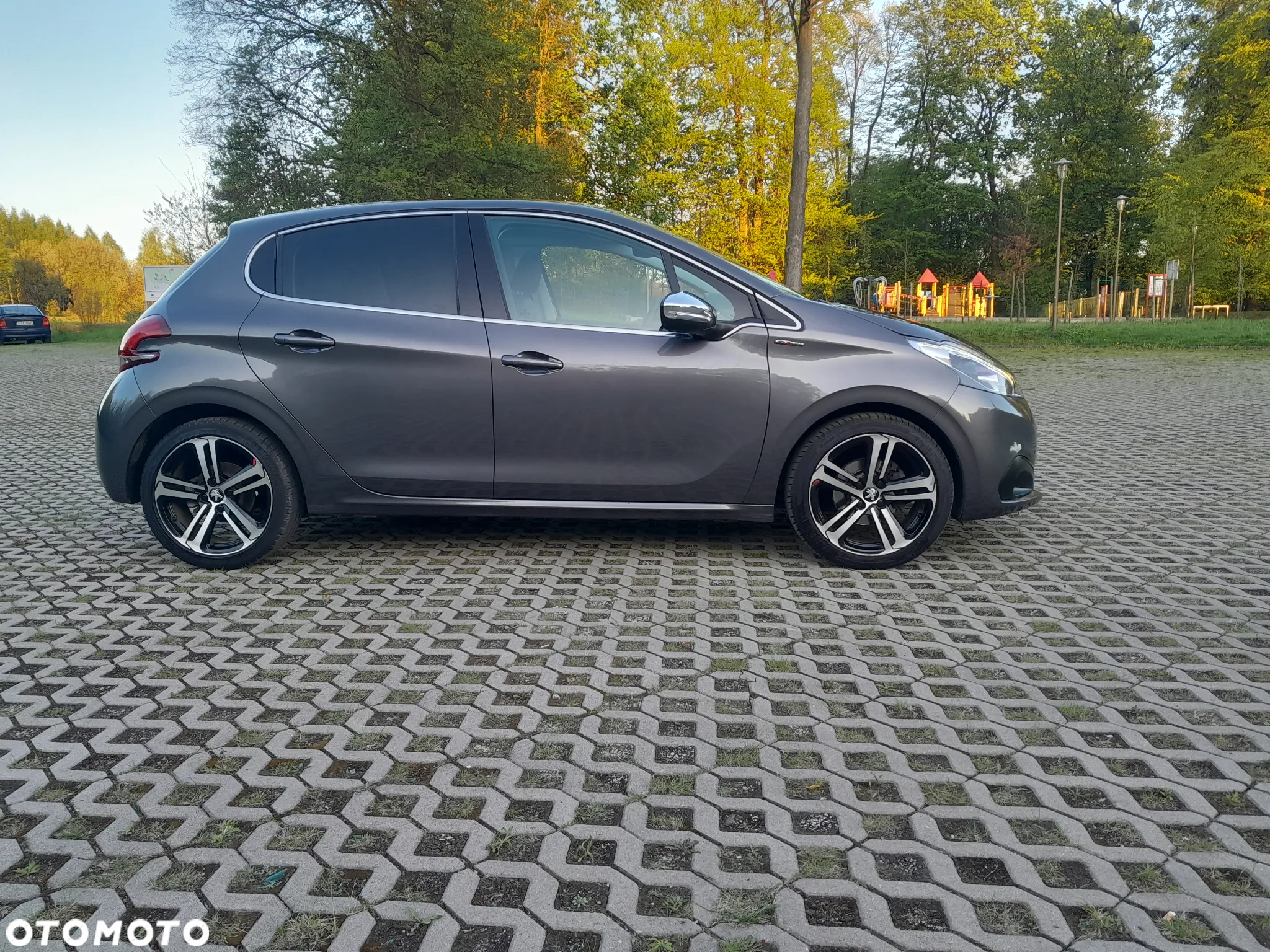 Peugeot 208 - 4