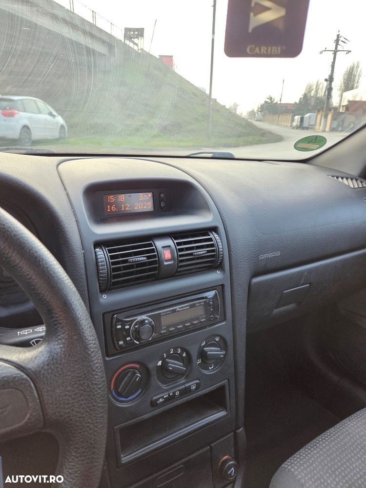 Opel Astra 1.4 Caravan - 12