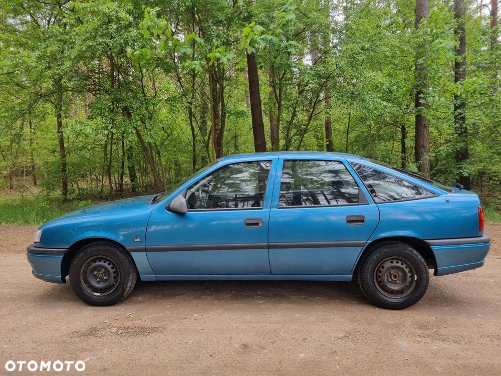 Opel Vectra 1.6 GL - 7