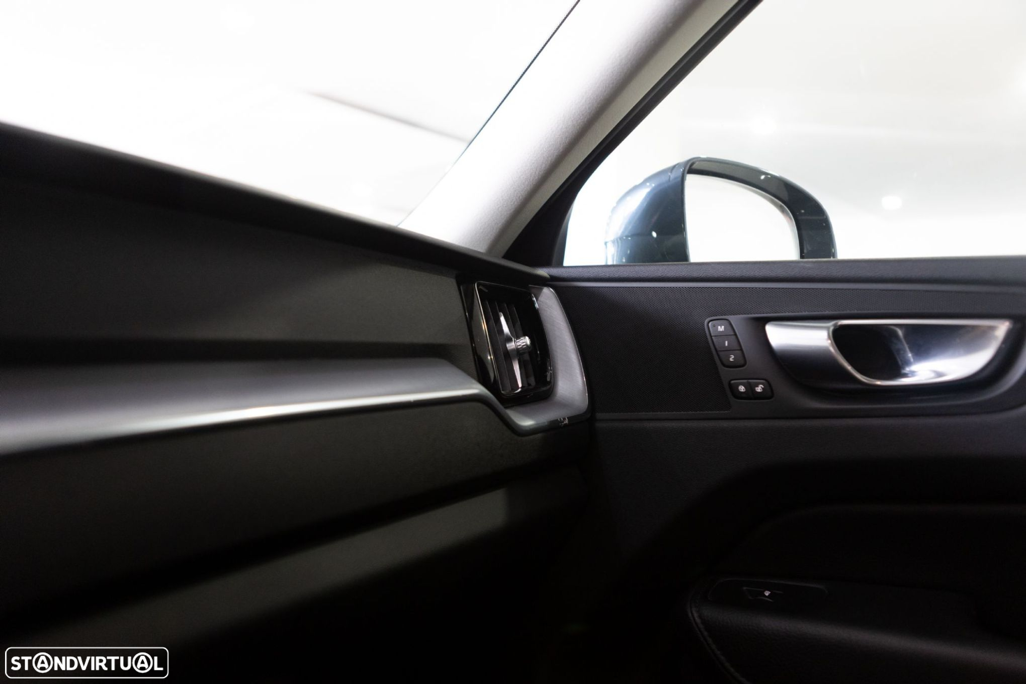 Volvo XC 60 B4 D AWD Geartronic Momentum - 27