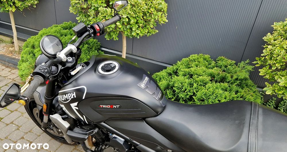 Triumph Trident - 38