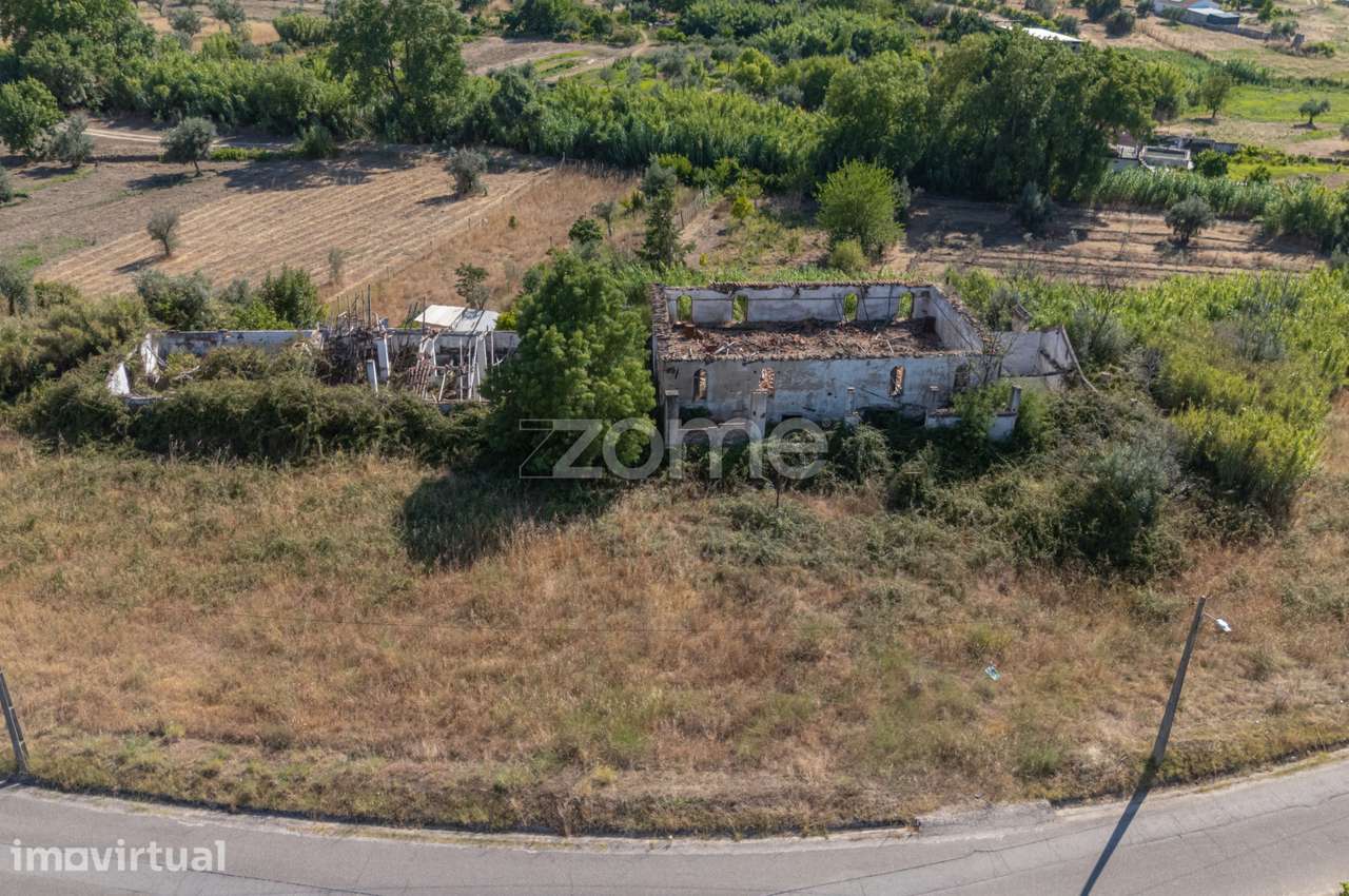Propriedade c/ mais de 4ha e Construção para Recuperar, - Grande imagem: 2/26