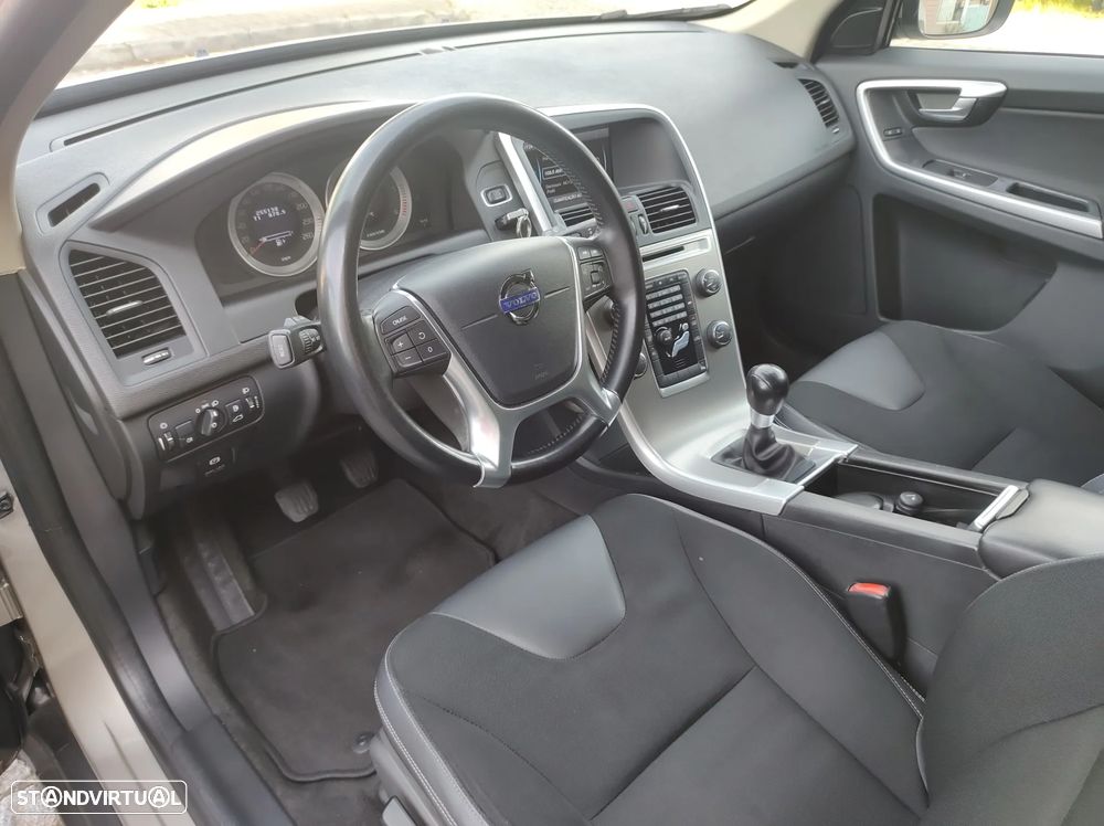 Volvo XC 60 2.0 D3 Drive Momentum Start/Stop - 14