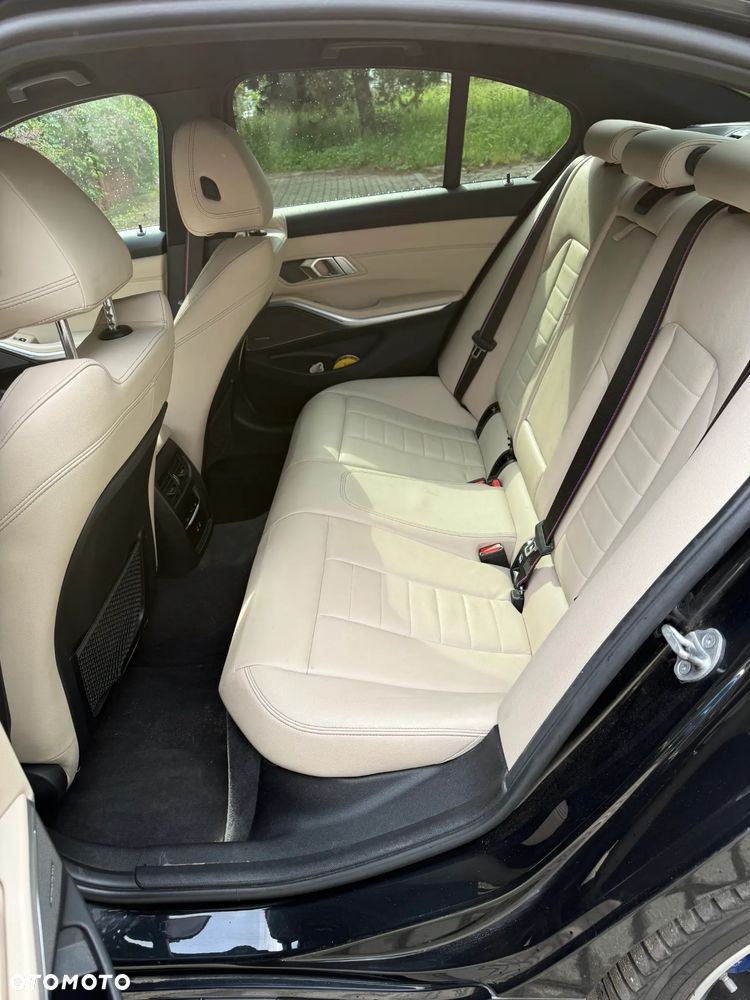 BMW Seria 3 330i xDrive M Sport sport - 12