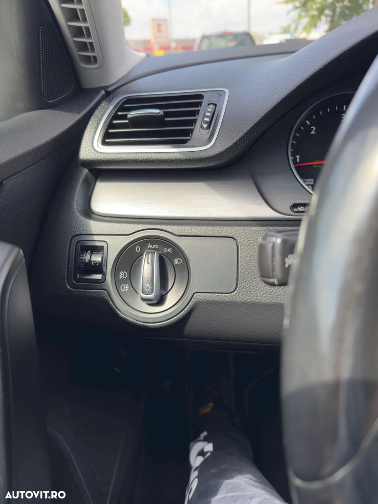 Volkswagen Passat Variant 2.0 TDI BlueMotion Technology Highline DSG - 27