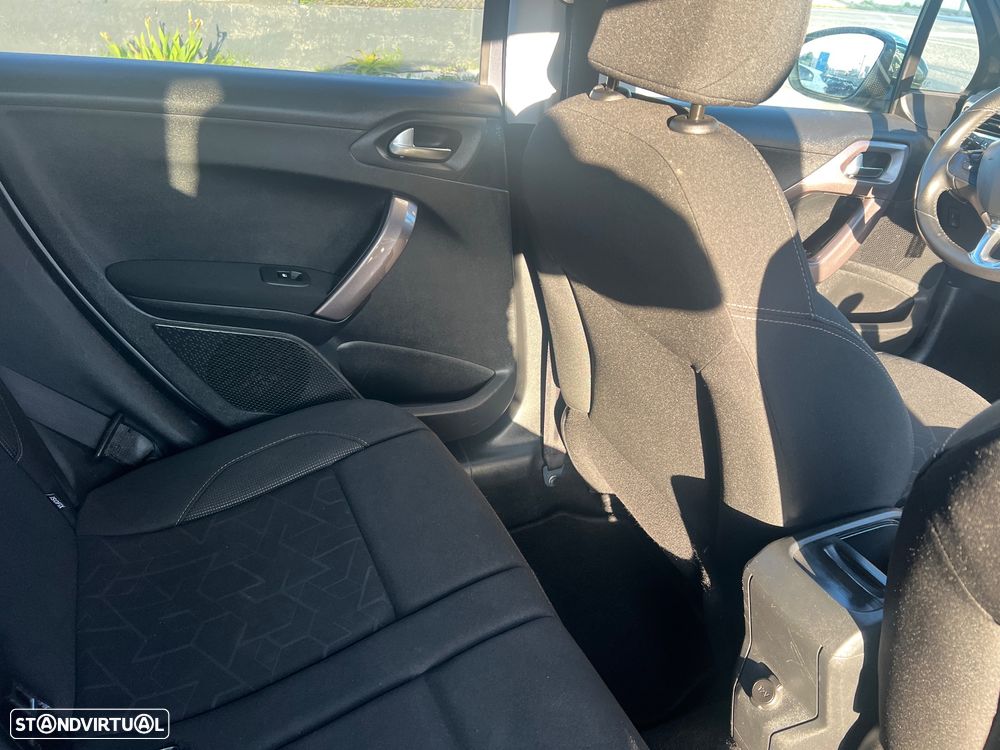 Peugeot 2008 1.2 PureTech Style - 26