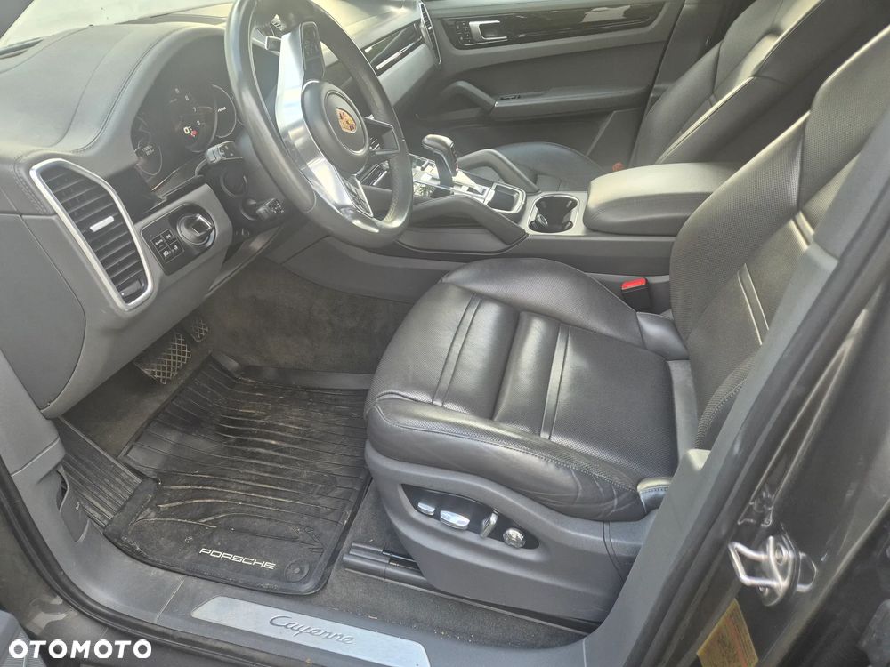 Porsche Cayenne Standard - 19