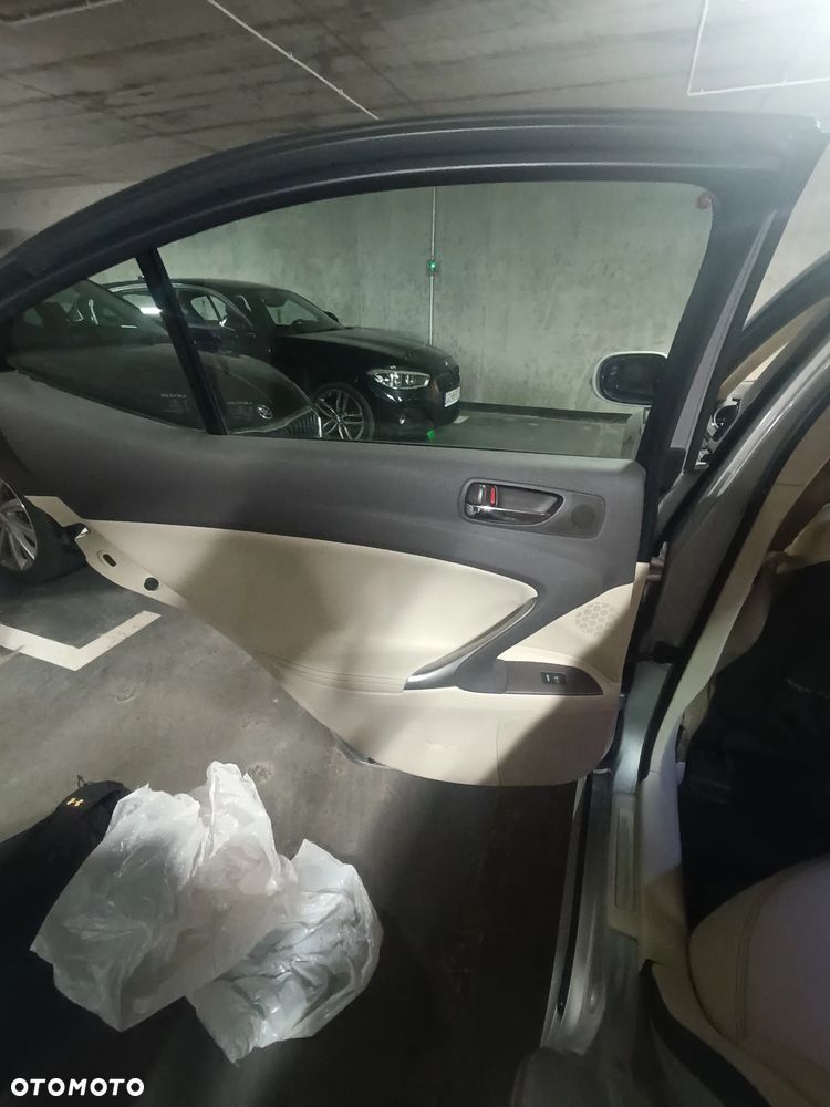 Lexus IS 220 D Prestige - 12