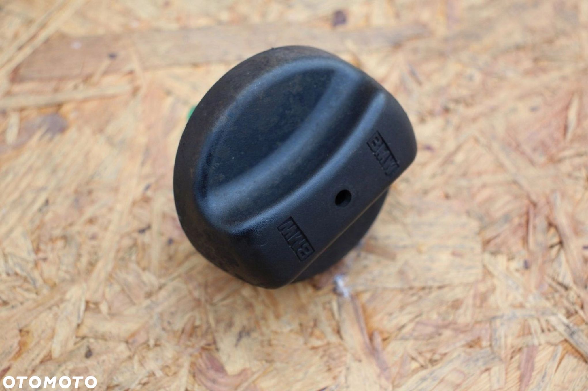 Korek wlewu paliwa BMW e90 e87 e60 e46 e39 e38 BENZYNA oryginalny - 1