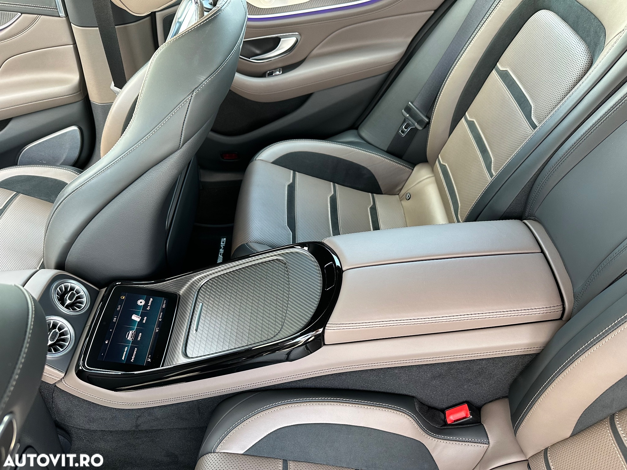 Mercedes-Benz AMG GT-S 63 4MATIC+ - 13