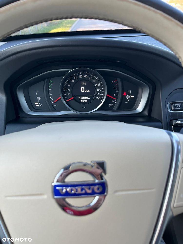 Volvo XC 60 D4 Momentum - 19