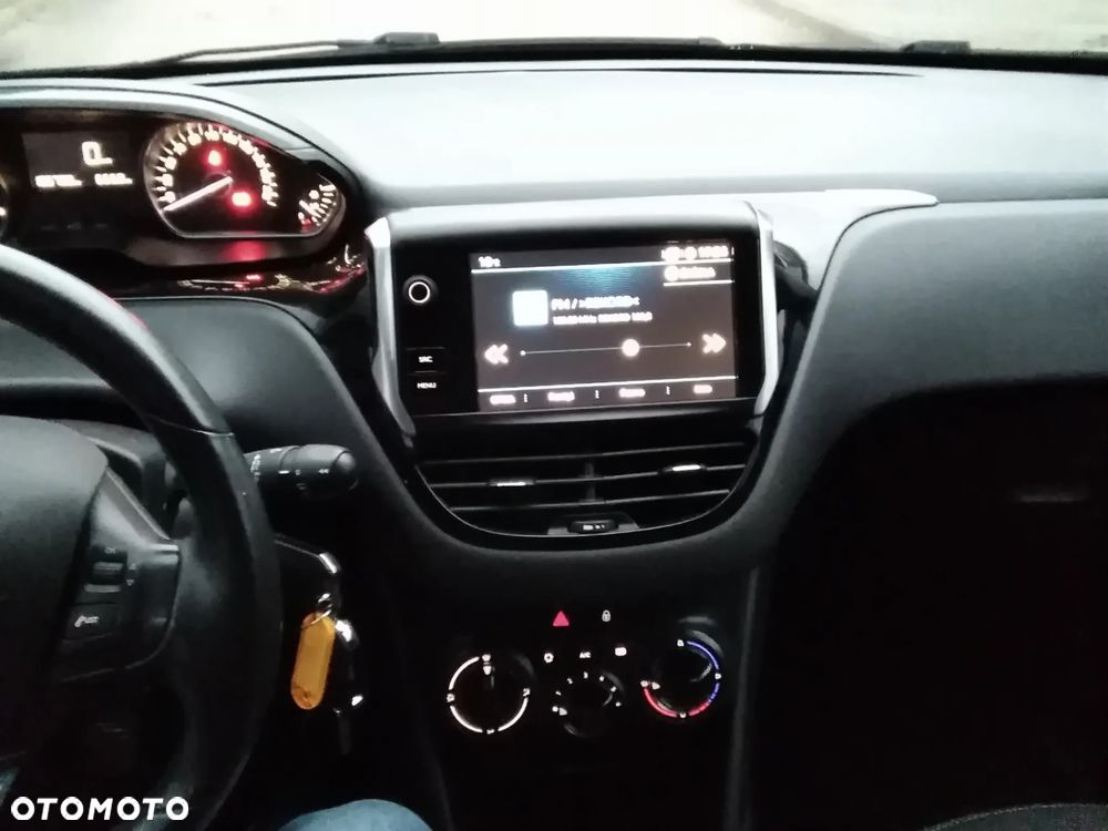 Peugeot 208 - 11