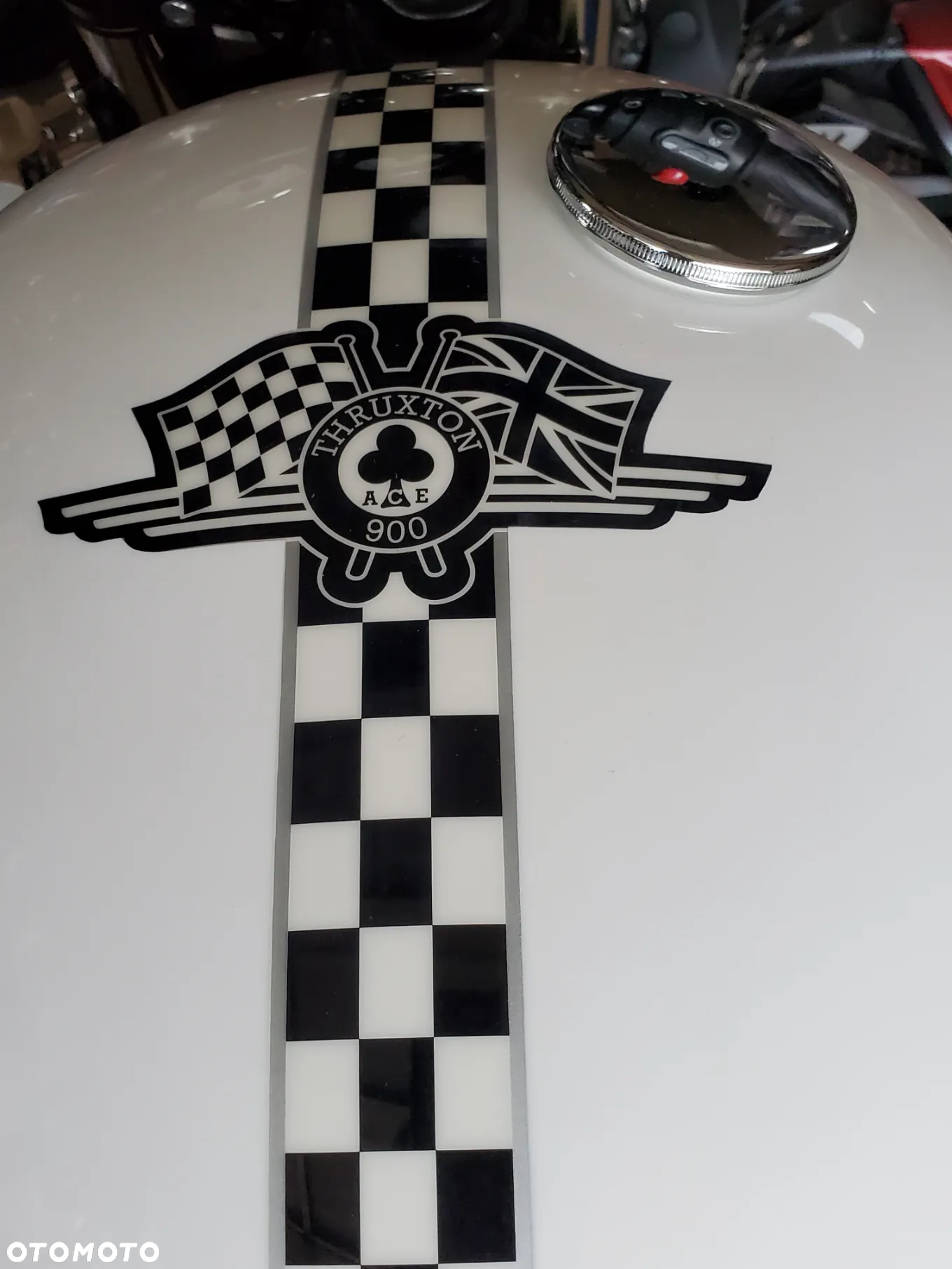 Triumph Thruxton - 9
