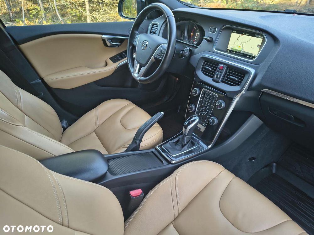 Volvo V40 Cross Country - 22