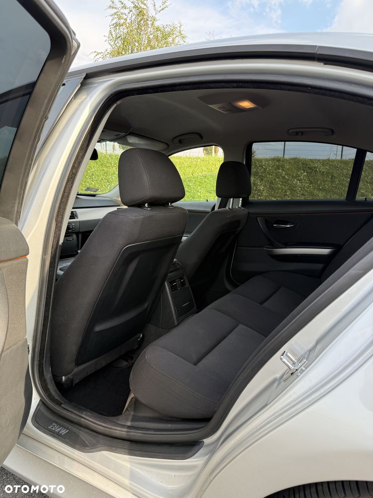 BMW Seria 3 318d - 23