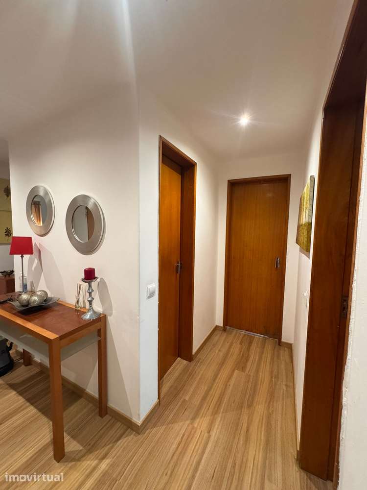 Apartamento T4 com 2 casas de banho e ar condicionado - Grande imagem: 4/21