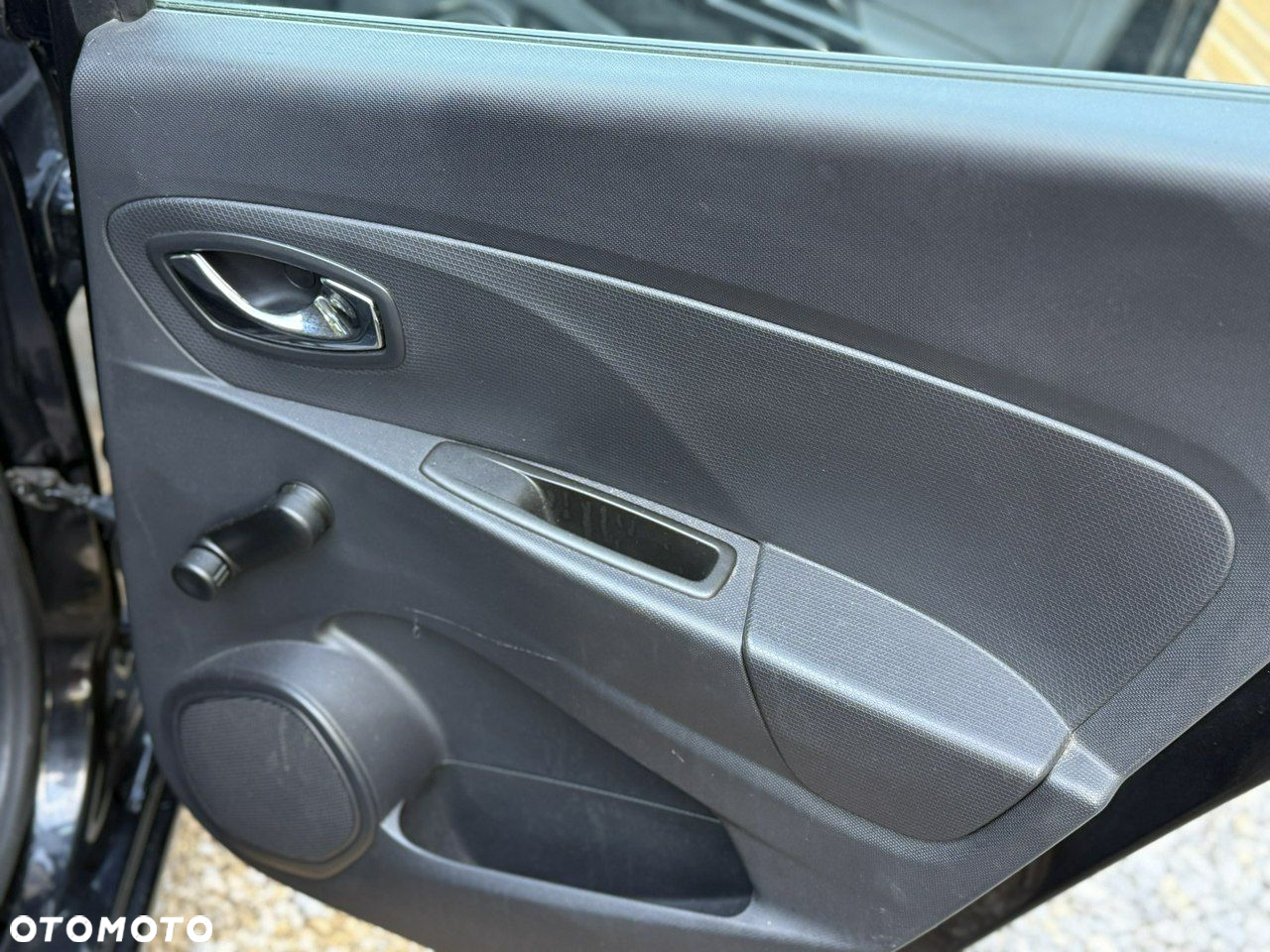 Renault Clio - 23