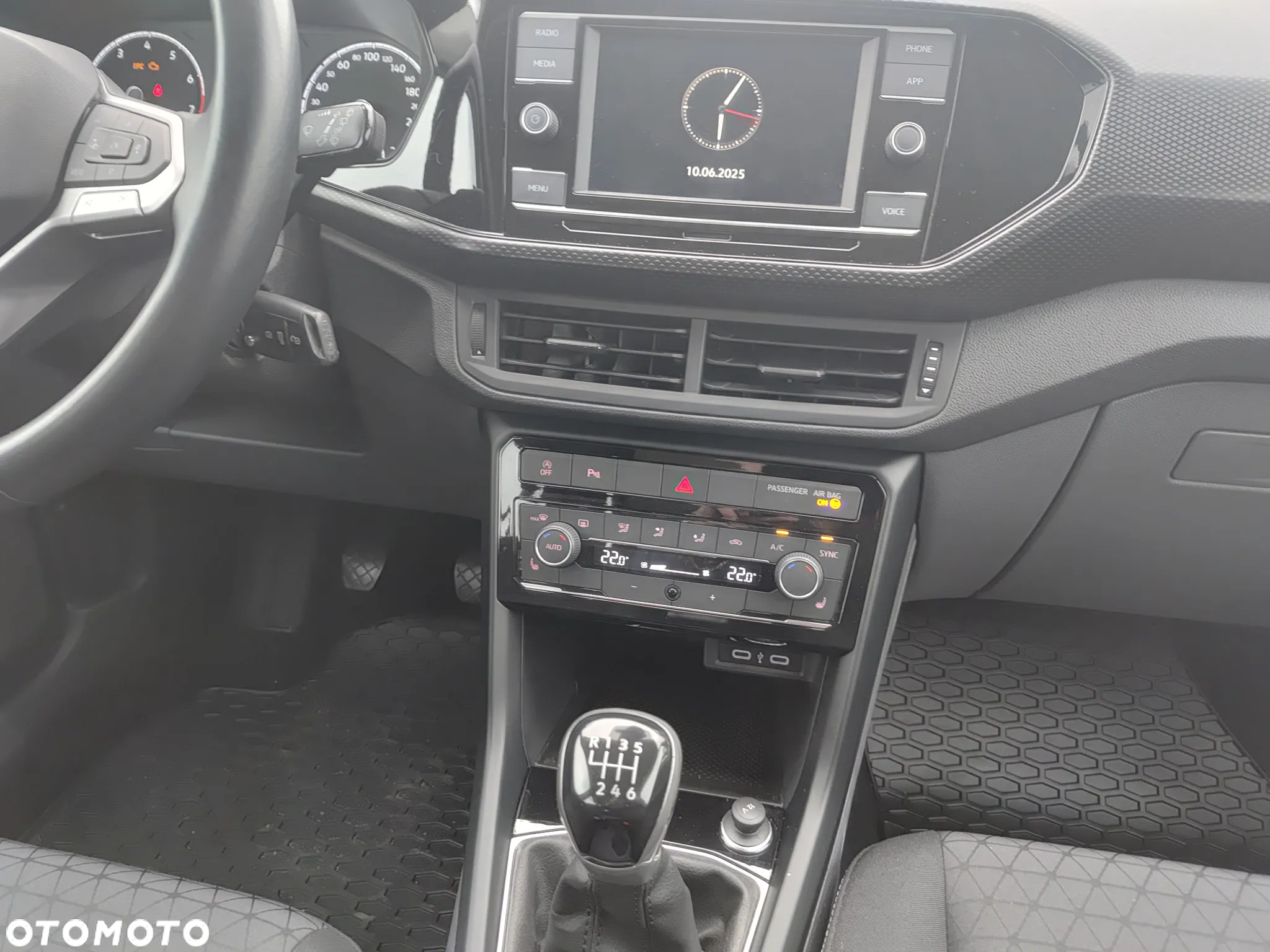 Volkswagen T-Cross - 19