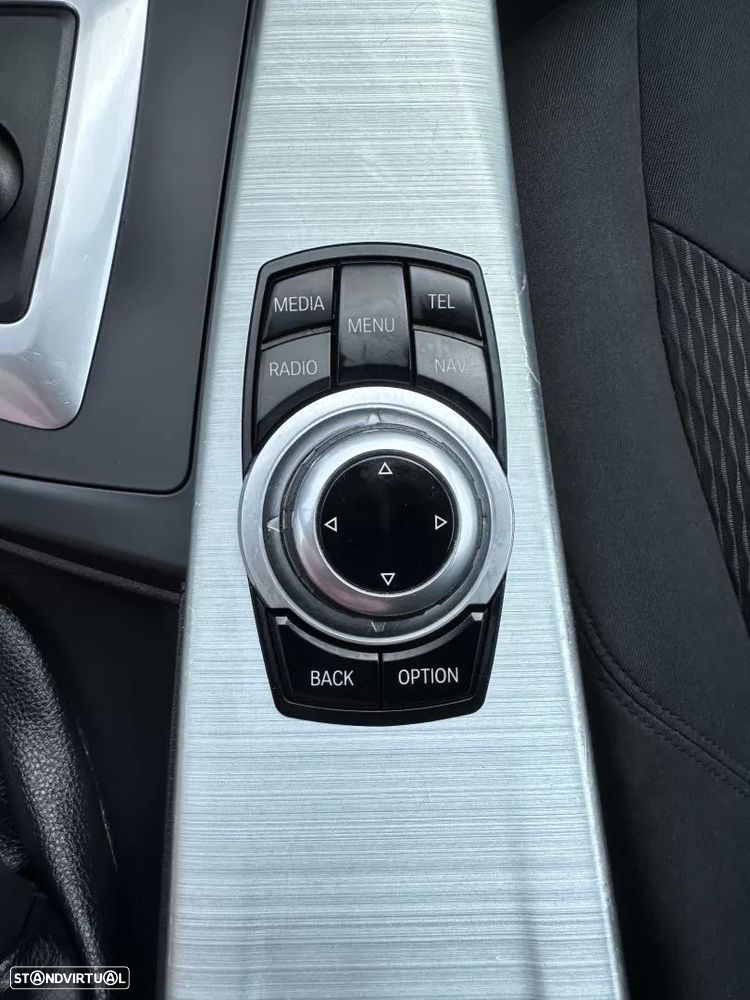 BMW 320 d Auto Line Sport - 42