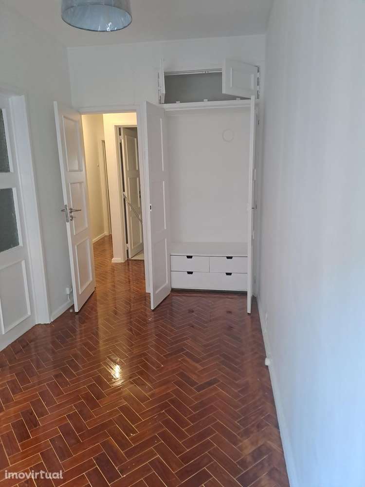 T2 Á Praça Paiva Couceiro, remodelado cozinha equipada - Grande imagem: 2/23