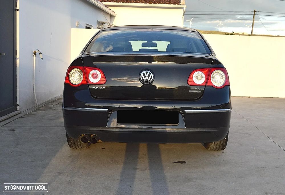 VW Passat 2.0 TDI Trendline BlueMotion - 5