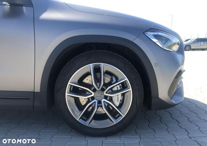 Mercedes-Benz GLA - 4