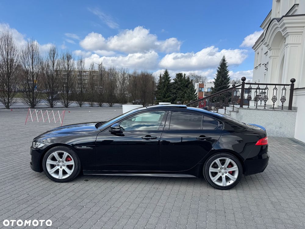 Jaguar XE D200 R-Dynamic S - 13
