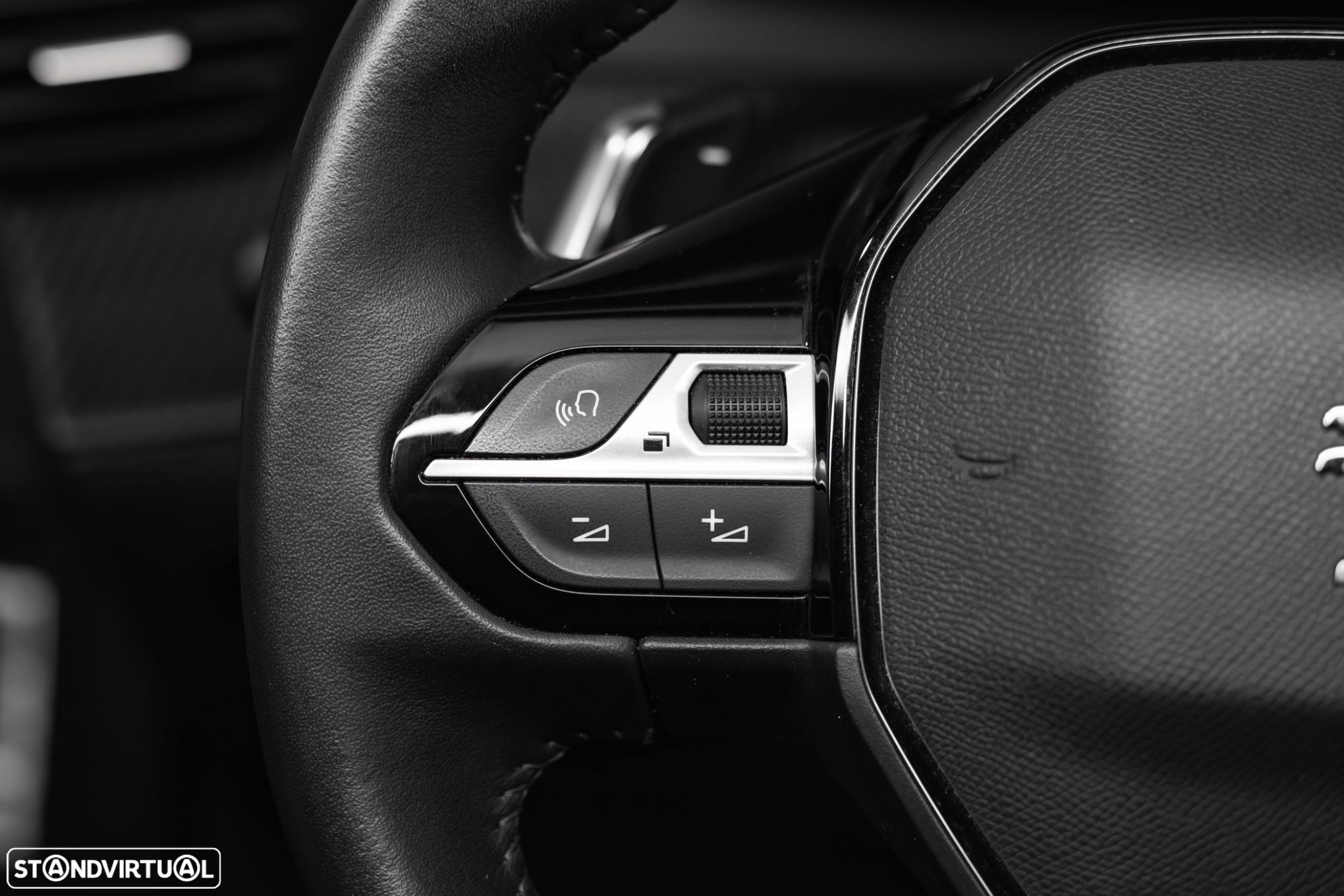 Peugeot 2008 1.2 PureTech Allure EAT8 - 8
